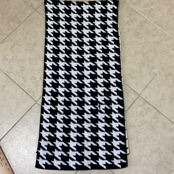 Katie Todd Knit shawl wrap Houndstooth large buttons 60”x15” - Picture 12 of 14